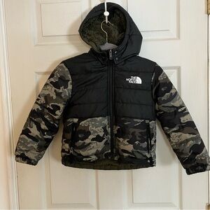 Boys XS North Face Camo Puffer - like new